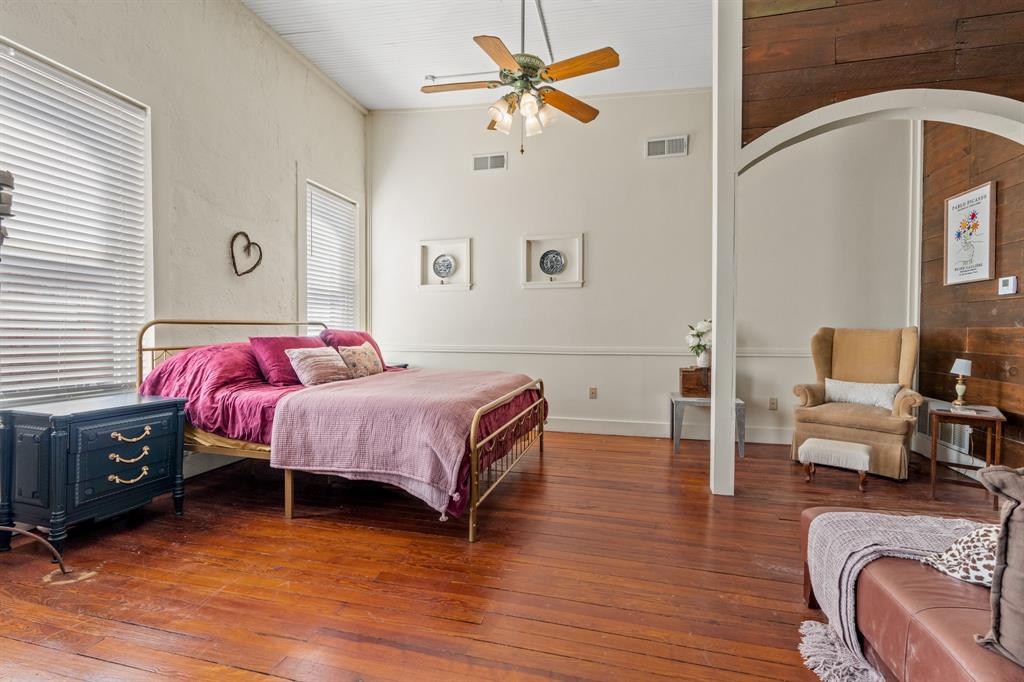 114 N Avenue D Property Photo 25
