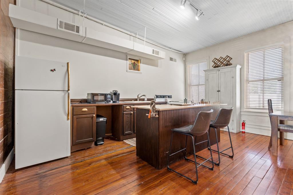 114 N Avenue D Property Photo 28