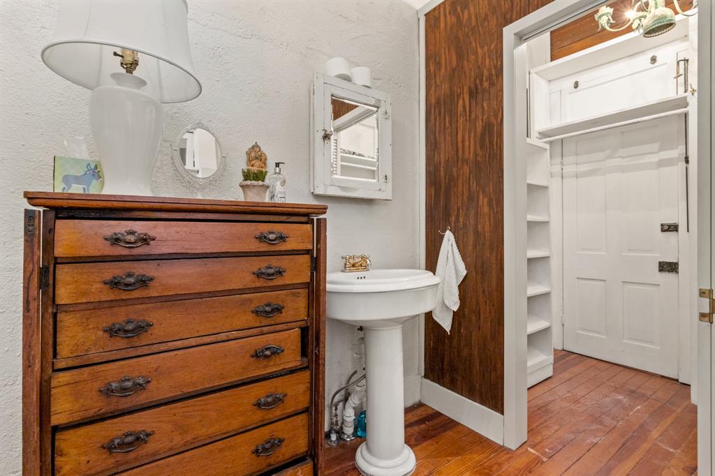 114 N Avenue D Property Photo 32