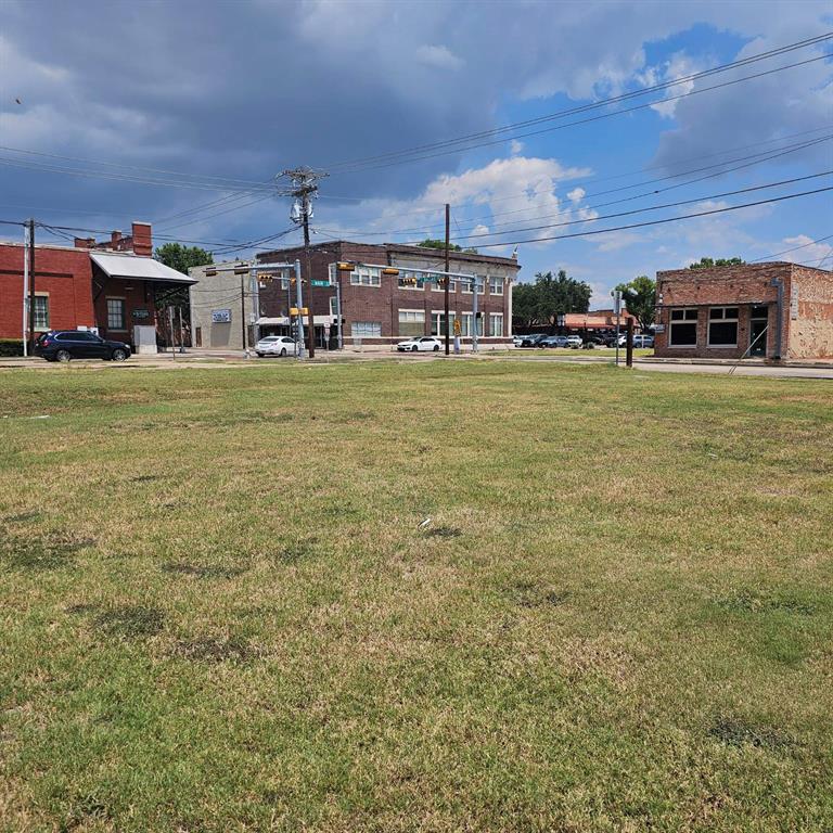 103-107 S Dallas Avenue Property Photo 1