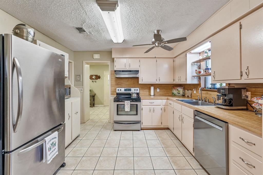 15061 Highway 6 Property Photo 9