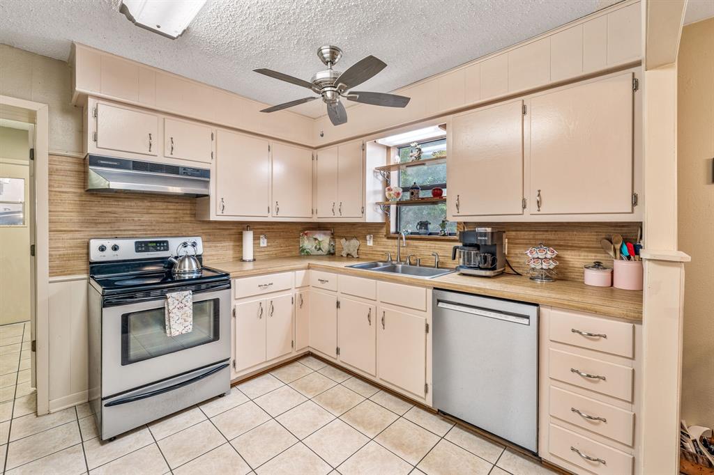 15061 Highway 6 Property Photo 10