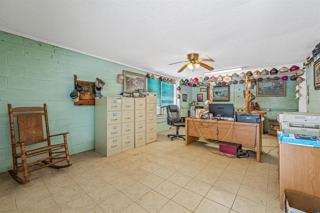 14330 S Highway 281 Property Photo 26