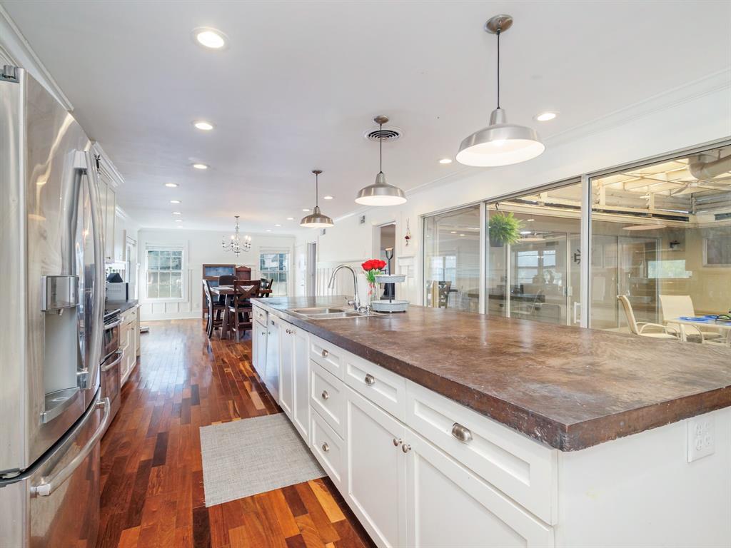 1909 8th Street Property Photo 1