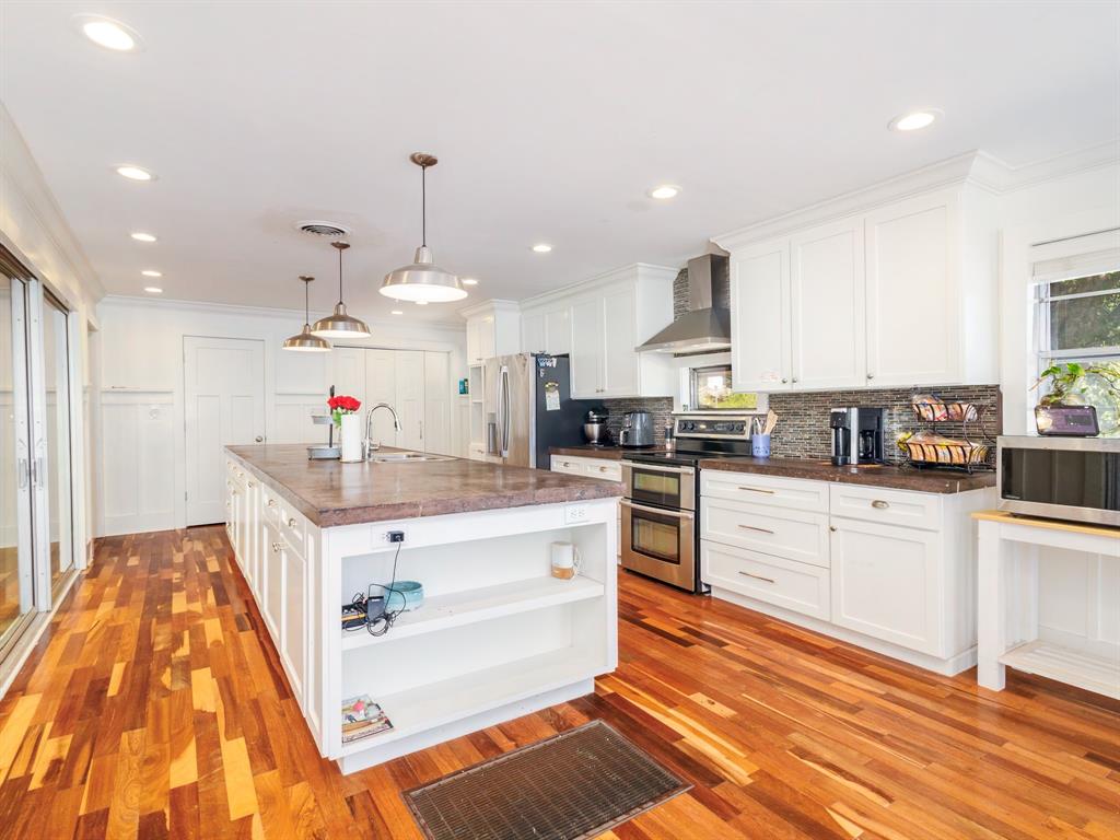 1909 8th Street Property Photo 2