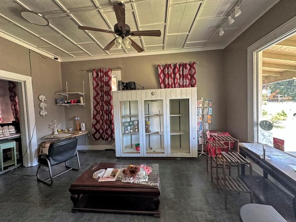 208 S Magnolia Street Property Photo 2