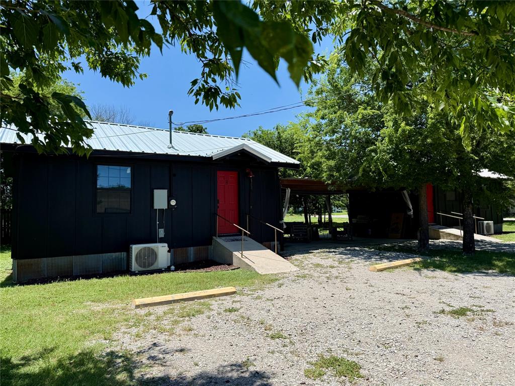 708 Avenue A Property Photo 4