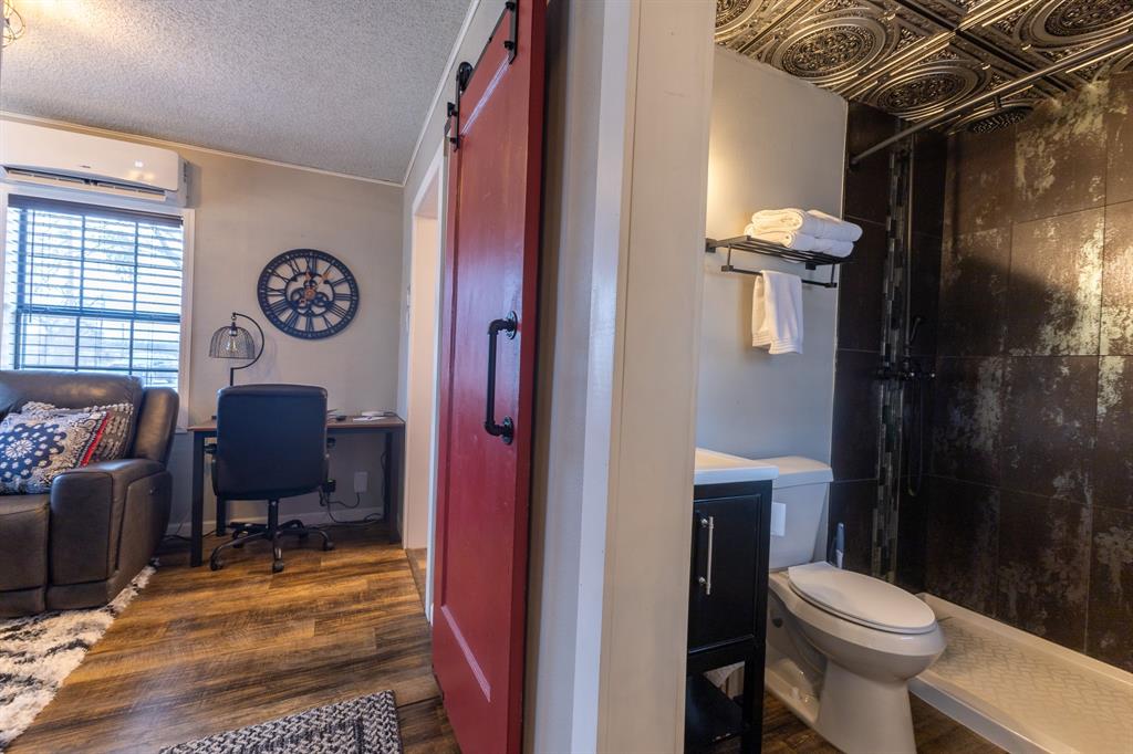 708 Avenue A Property Photo 8