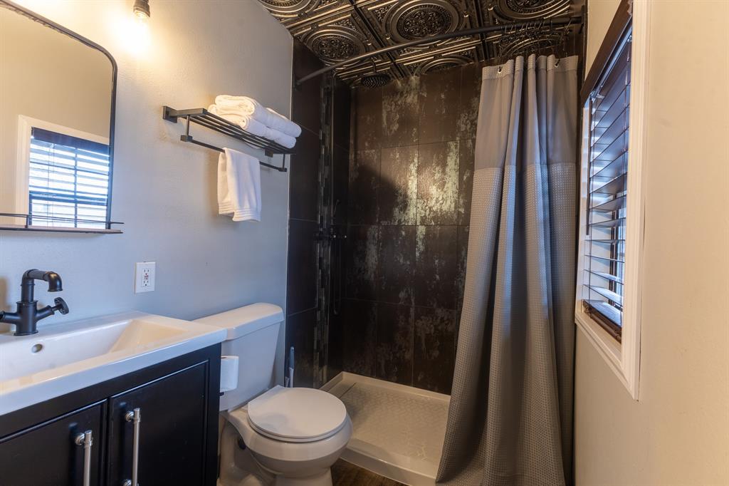 708 Avenue A Property Photo 10