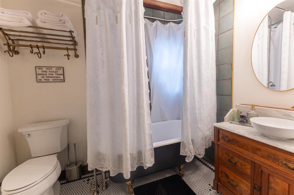 708 Avenue A Property Photo 33