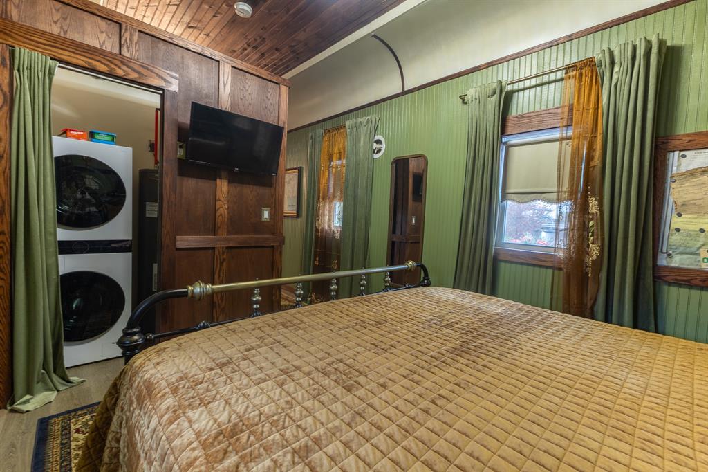 708 Avenue A Property Photo 35