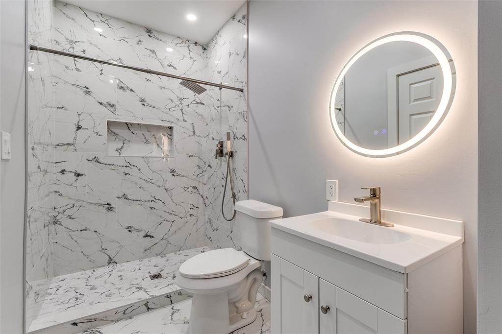 729 S Waverly Drive Property Photo 3