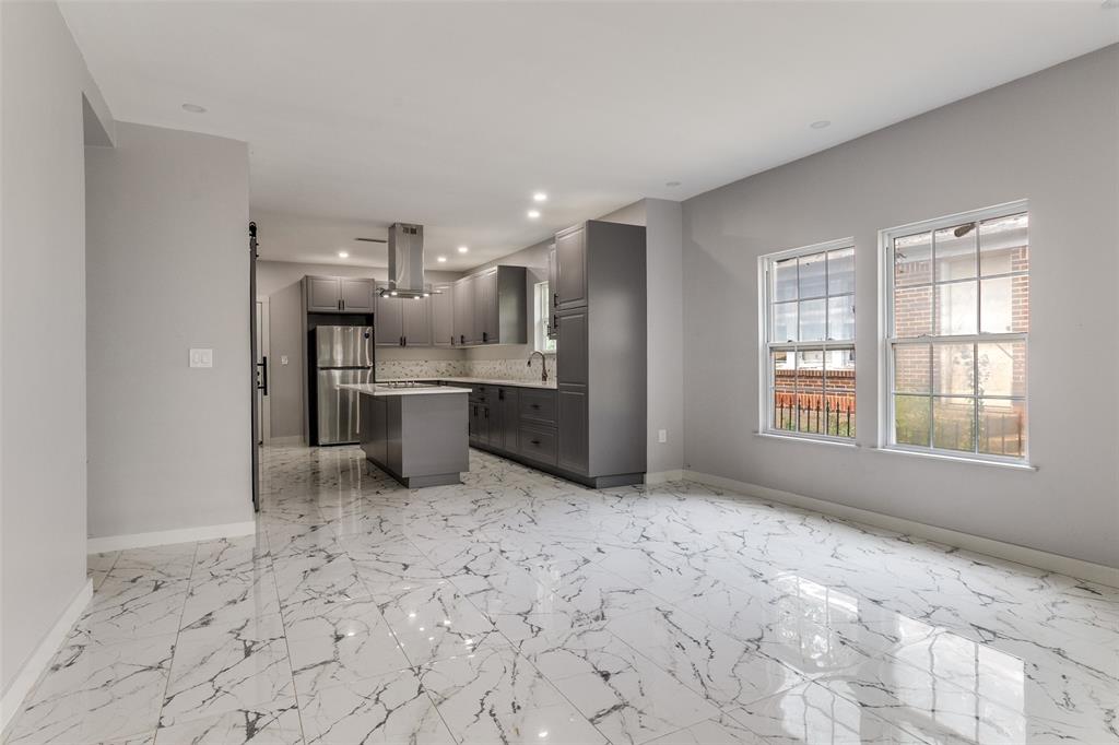 729 S Waverly Drive Property Photo 4