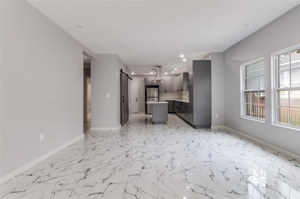 729 S Waverly Drive Property Photo 5