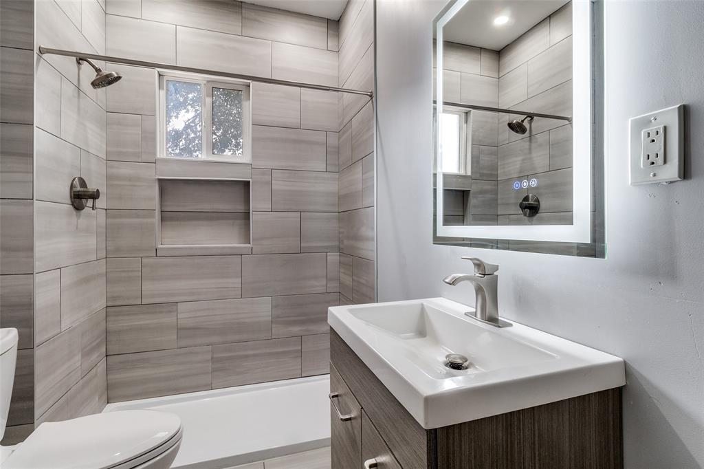 729 S Waverly Drive Property Photo 8