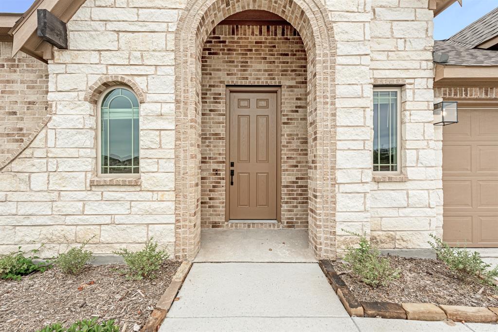 221 Sweetwater Drive Property Photo 4