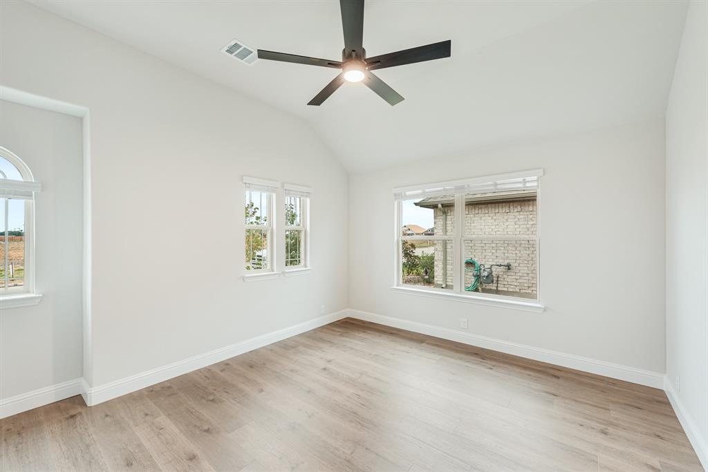 221 Sweetwater Drive Property Photo 6