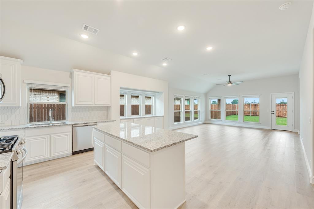 221 Sweetwater Drive Property Photo 9