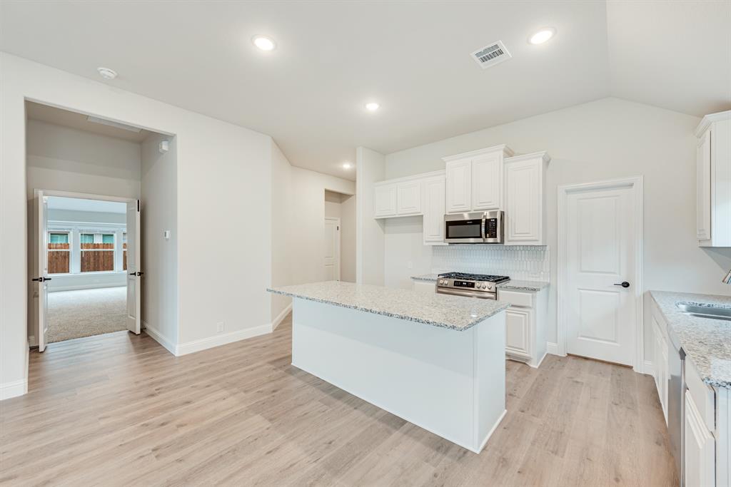 221 Sweetwater Drive Property Photo 11