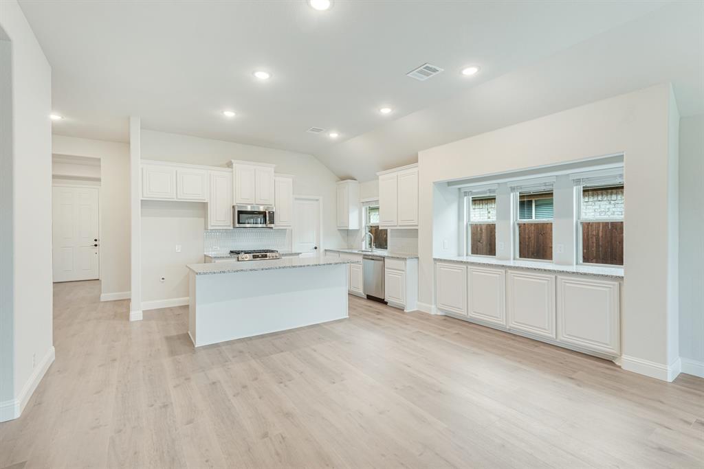 221 Sweetwater Drive Property Photo 14