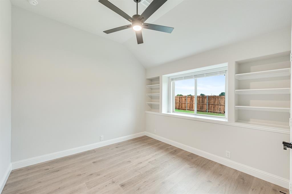 221 Sweetwater Drive Property Photo 27