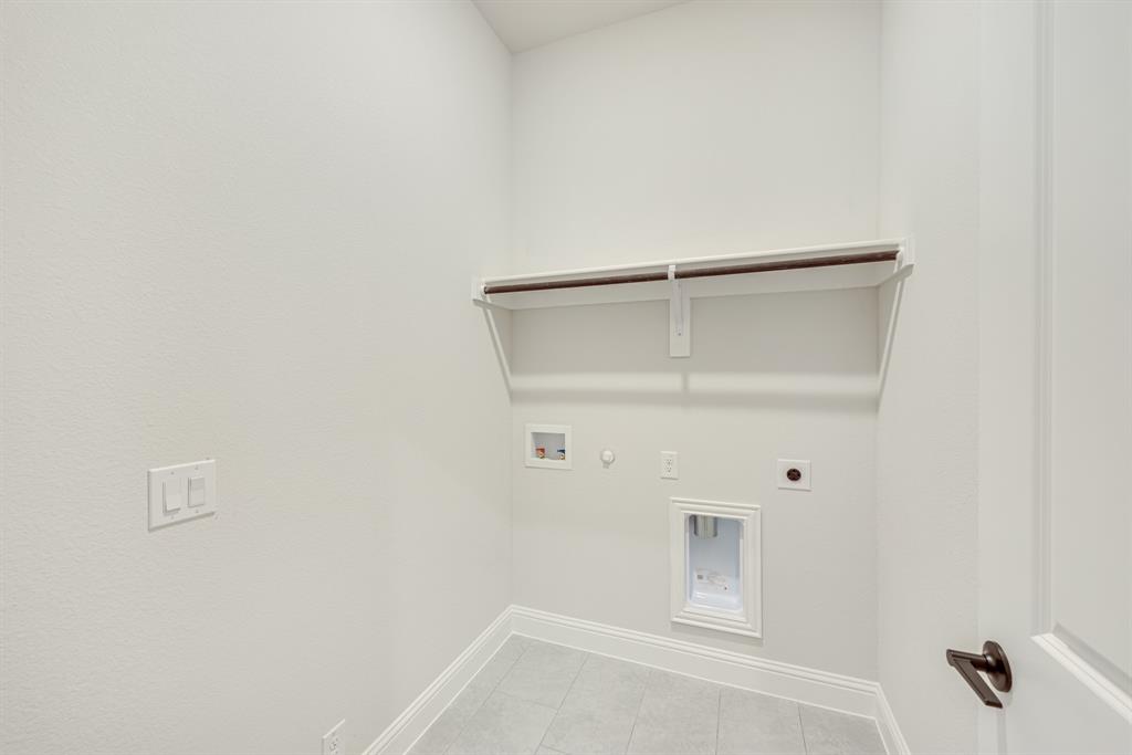 221 Sweetwater Drive Property Photo 33