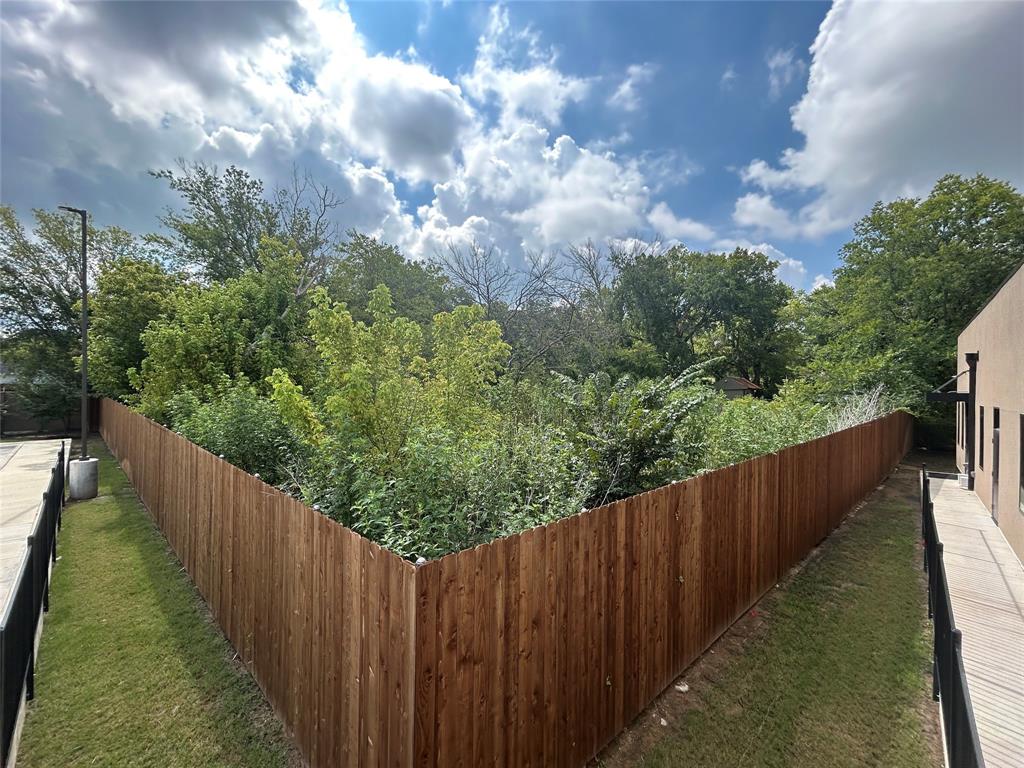 113 Collins Street Property Photo 8