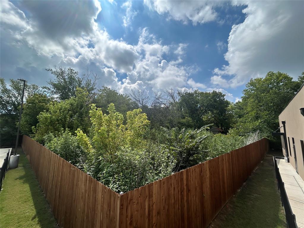 113 Collins Street Property Photo 10