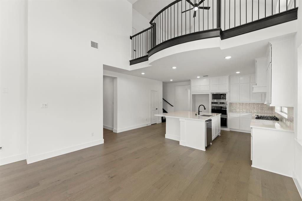 12814 Meadow Glen Property Photo 8