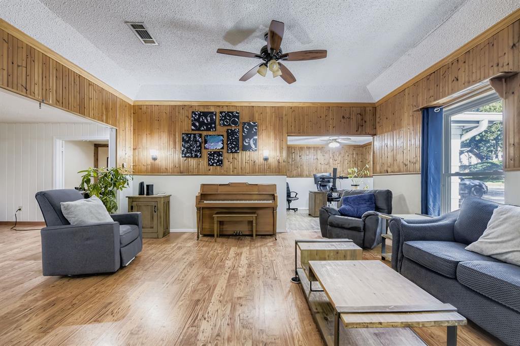 3415 Yellowstone Drive Property Photo 2