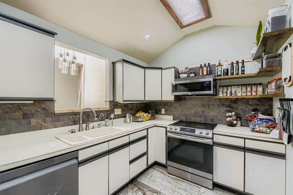 3415 Yellowstone Drive Property Photo 3