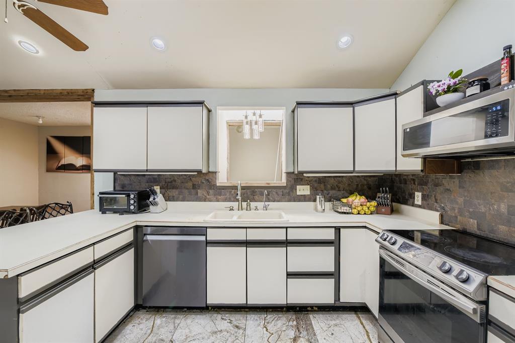 3415 Yellowstone Drive Property Photo 10