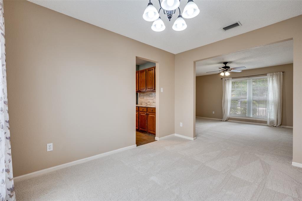 2400 Covington Drive Property Photo 4