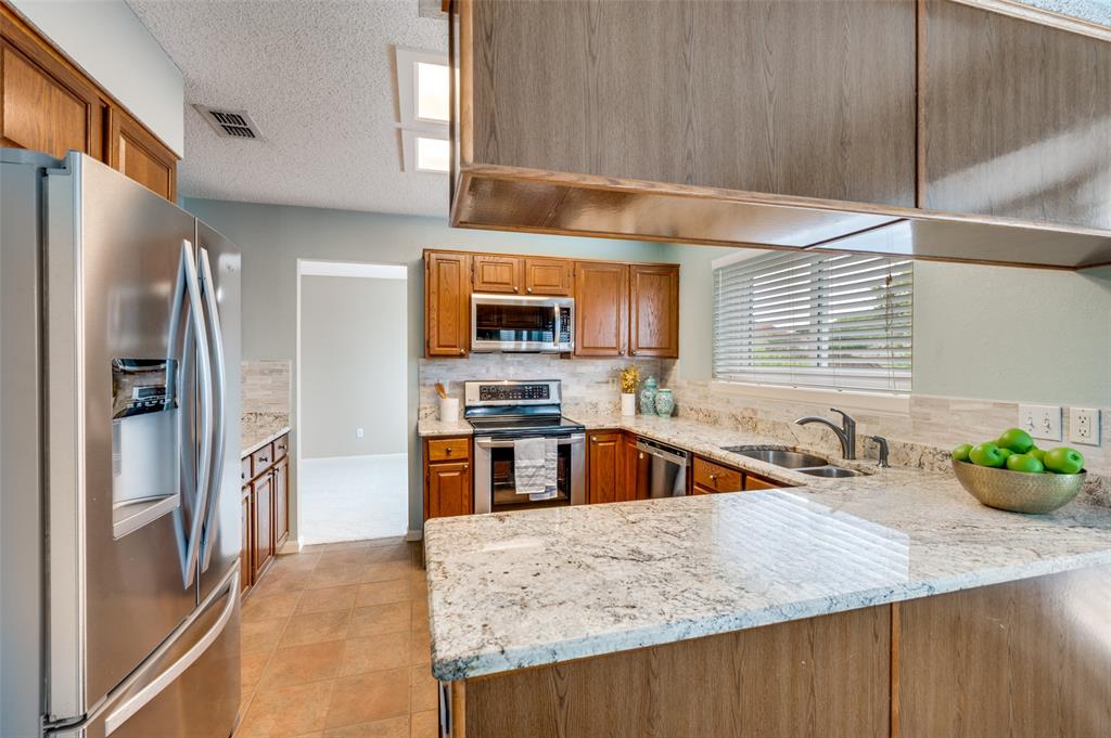 2400 Covington Drive Property Photo 6