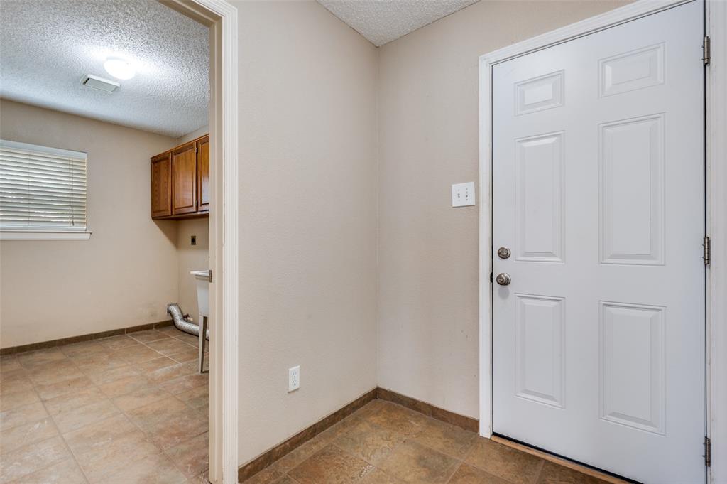 2400 Covington Drive Property Photo 10