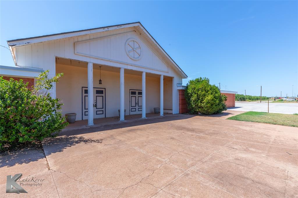 2502 Minter Lane Property Photo 4