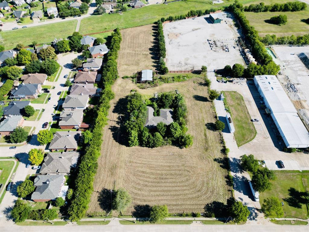 1809 Southeast Parkway Property Photo 1