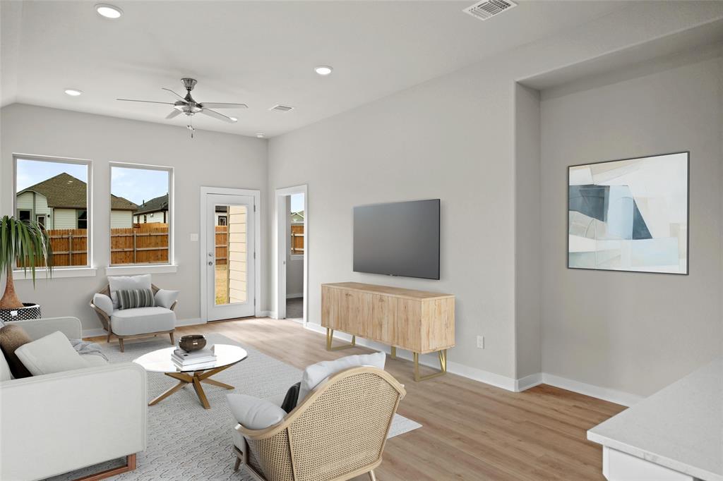 905 Landon Way Property Photo 6