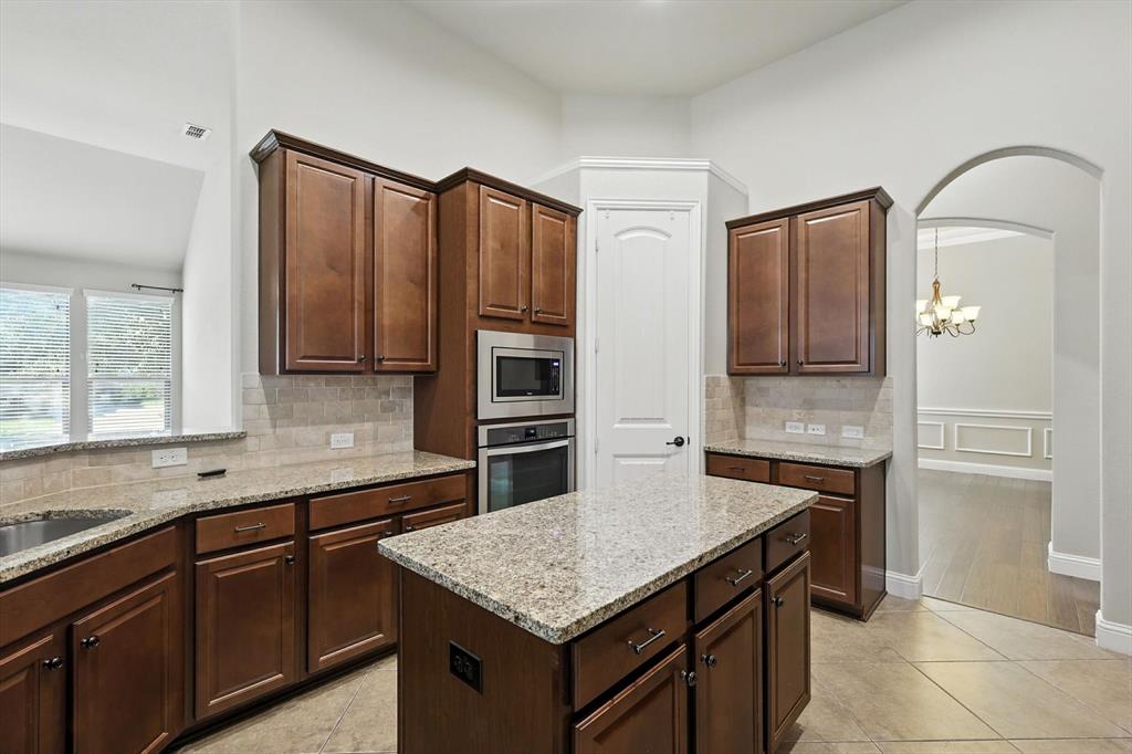 632 Shadow Glen Lane Property Photo 18