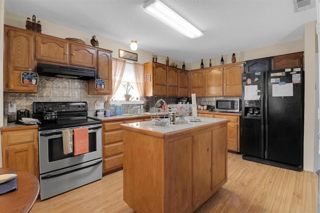 2839 Linden Lane Property Photo 8