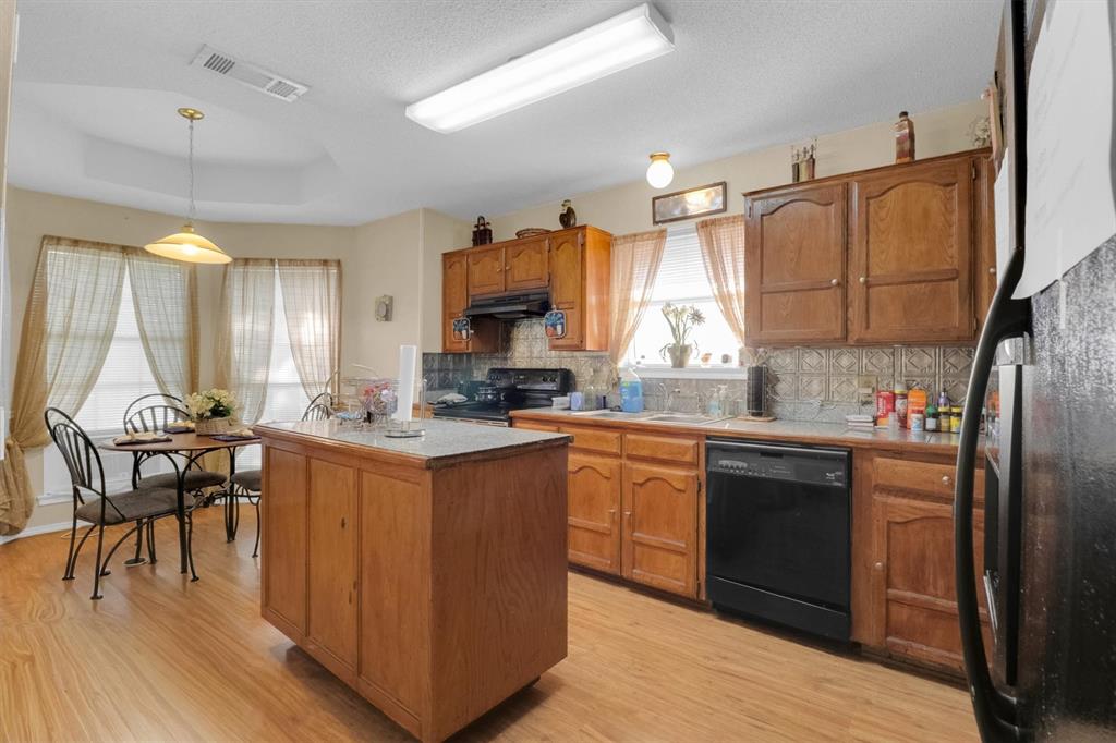 2839 Linden Lane Property Photo 9