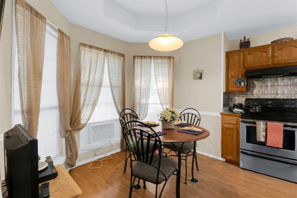 2839 Linden Lane Property Photo 11