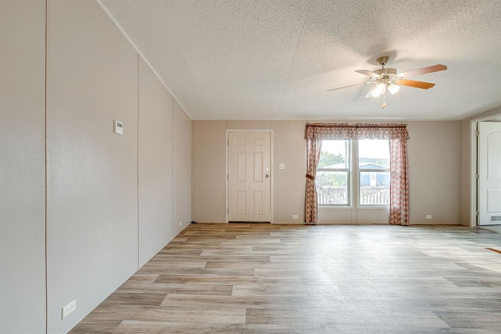 900 Tree Drive Property Photo 4