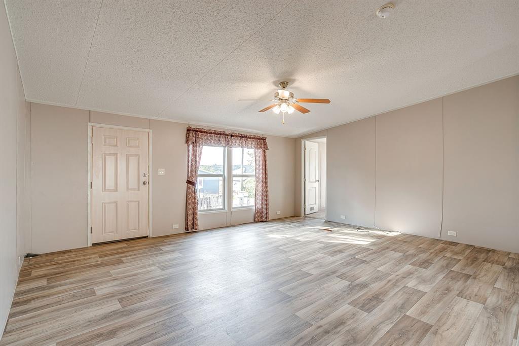 900 Tree Drive Property Photo 5