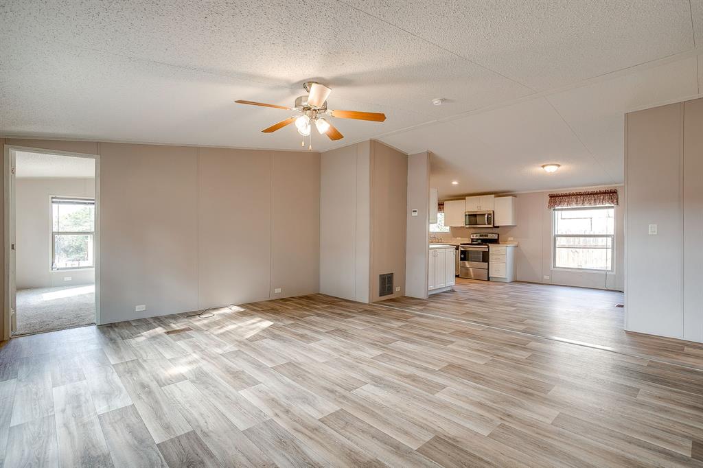 900 Tree Drive Property Photo 6