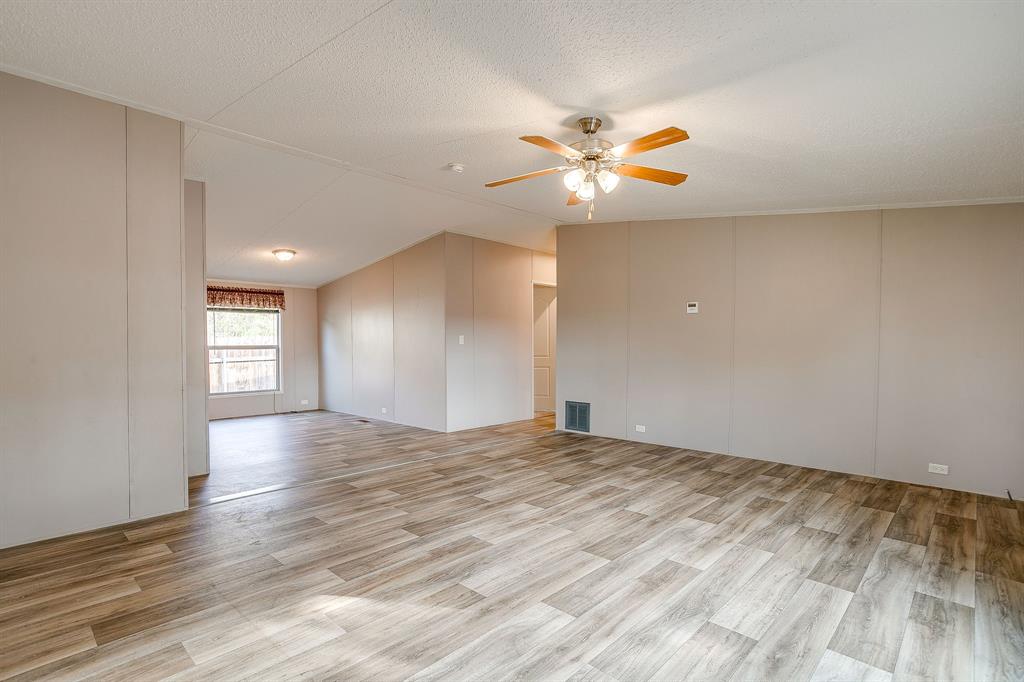 900 Tree Drive Property Photo 7