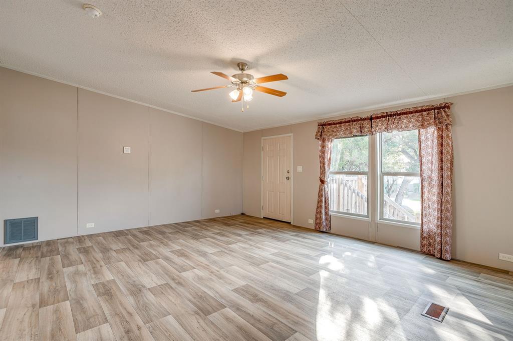 900 Tree Drive Property Photo 8