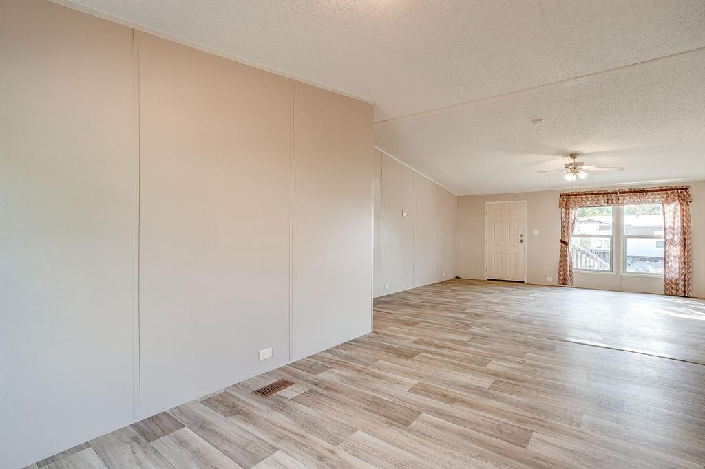 900 Tree Drive Property Photo 14