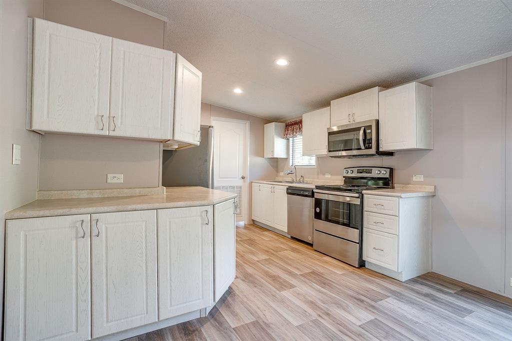 900 Tree Drive Property Photo 16