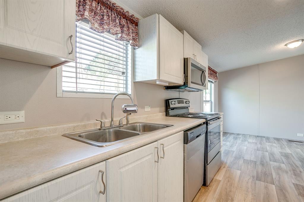 900 Tree Drive Property Photo 18